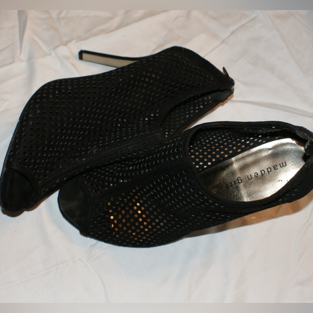 Madden Girl Peep toe mesh suede heel size 9.5 heel is 3.5 inches black - Picture 6 of 11